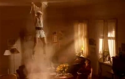 1991 lanserades Gevalias första tv reklam ”Atleten”, en man som styrketränar hemma i sin lägenhet och lyfter en väldigt tung skivstång