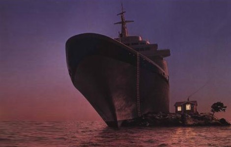Februari 2017, och vi är så stolta att meddela återkomsten av Gevalias mest hyllade och älskade reklamkoncept “Oväntat besök”. Konceptet föddes 1985 och är ett av svensk reklamhistorias mest välkända, med start i annonsen av ett stort fartyg som lägger till vid en lite kobbe. Den här gången berättar vi historien om hur båten hamnade där och vad som egentligen hände innan det ”oväntade besöket” 